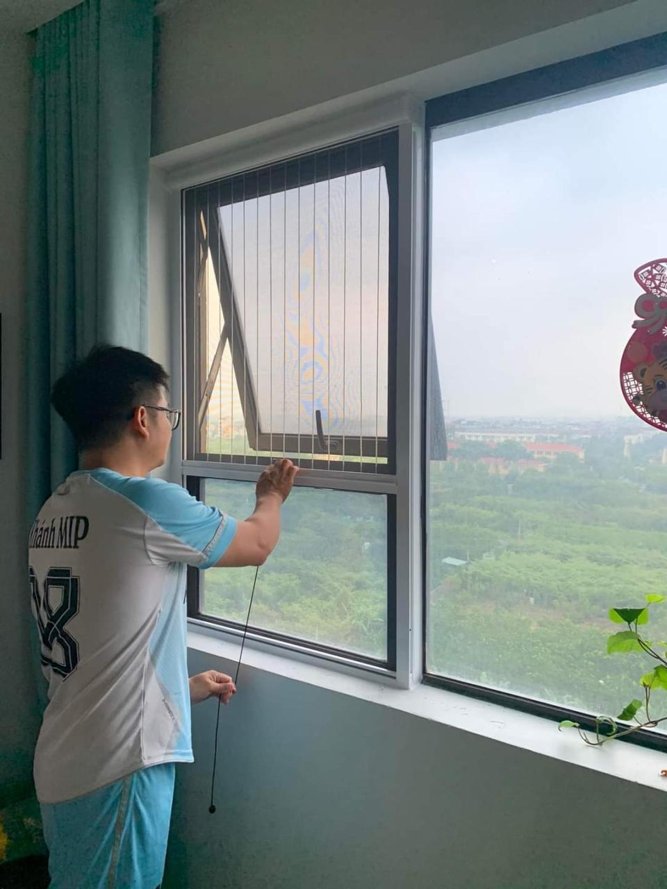 Cửa lưới chống muỗi tự cuốn Cửa lưới chống muỗi tự cuốn