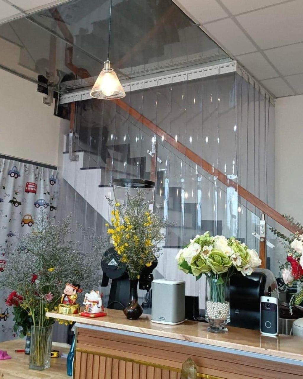 Rèm vách ngăn nhựa cố định trong suốt Rèm vách ngăn nhựa cố định trong suốt