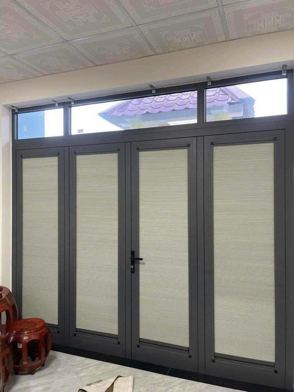 Rèm vách ngăn tổ ong trên kính Rèm vách ngăn tổ ong trên kính