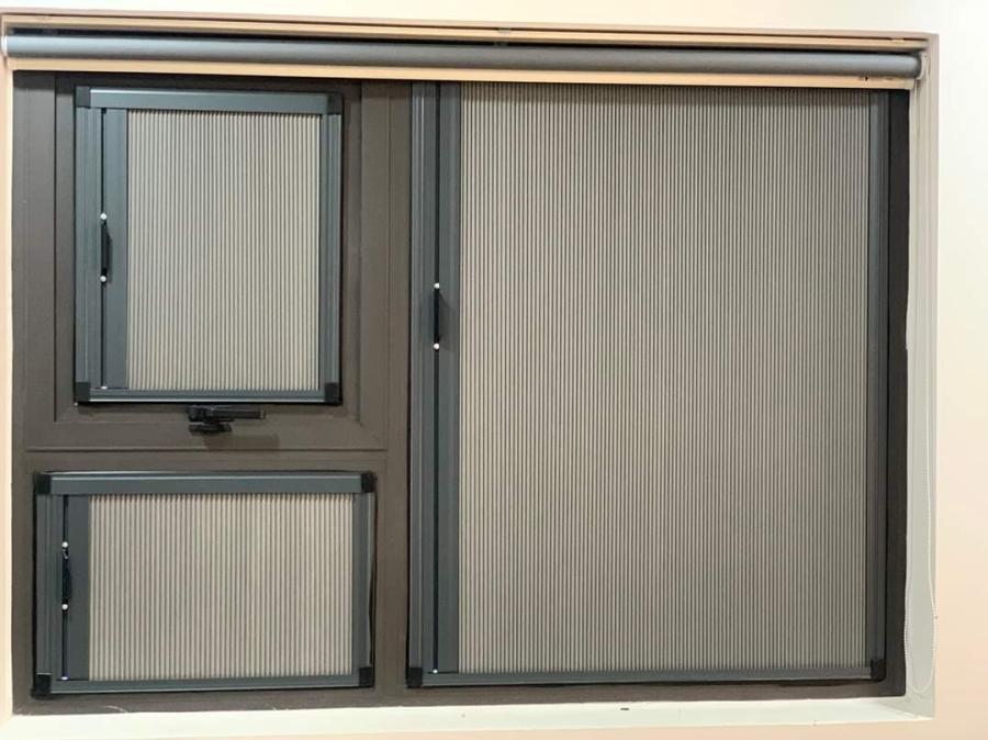 Rèm vách ngăn tổ ong trên kính Rèm vách ngăn tổ ong trên kính