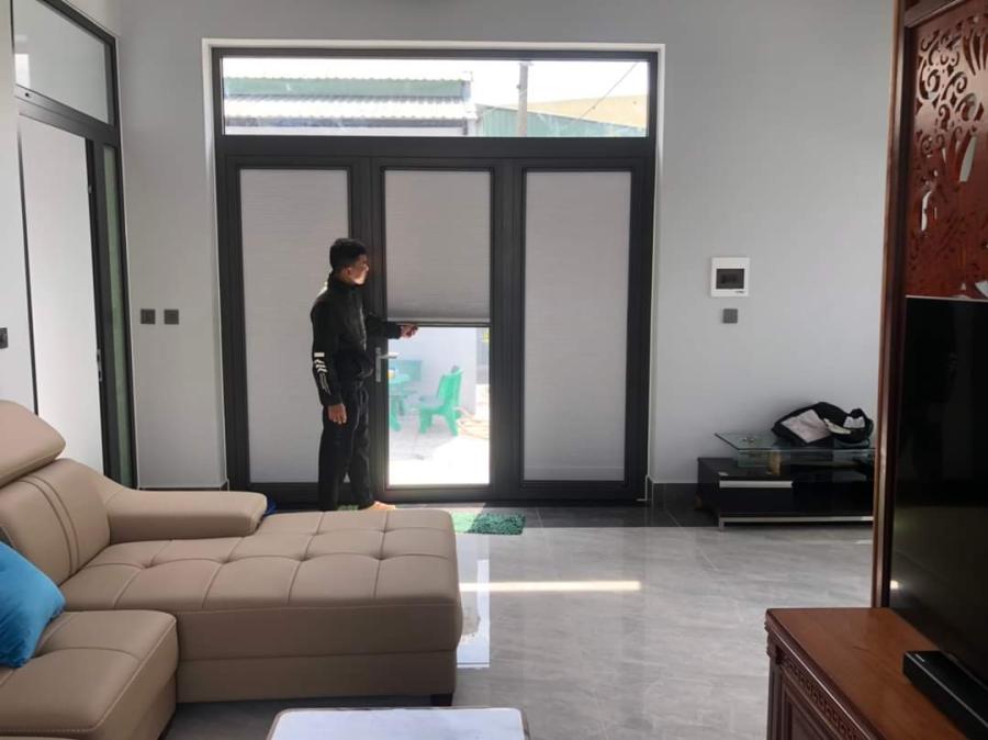 Rèm vách ngăn tổ ong trên kính Rèm vách ngăn tổ ong trên kính