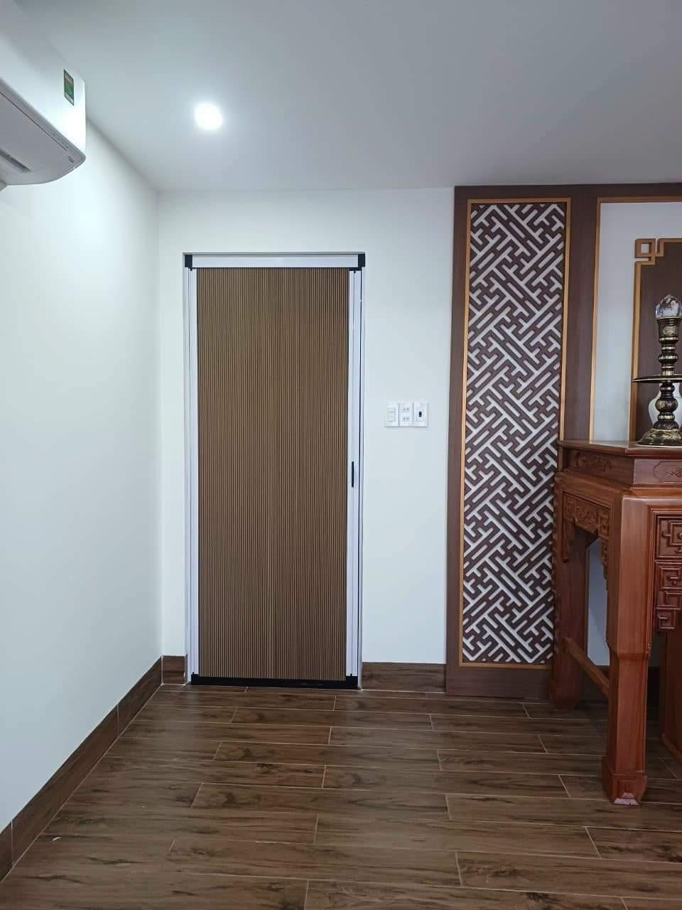 Vách ngăn cửa đi Vách ngăn cửa đi