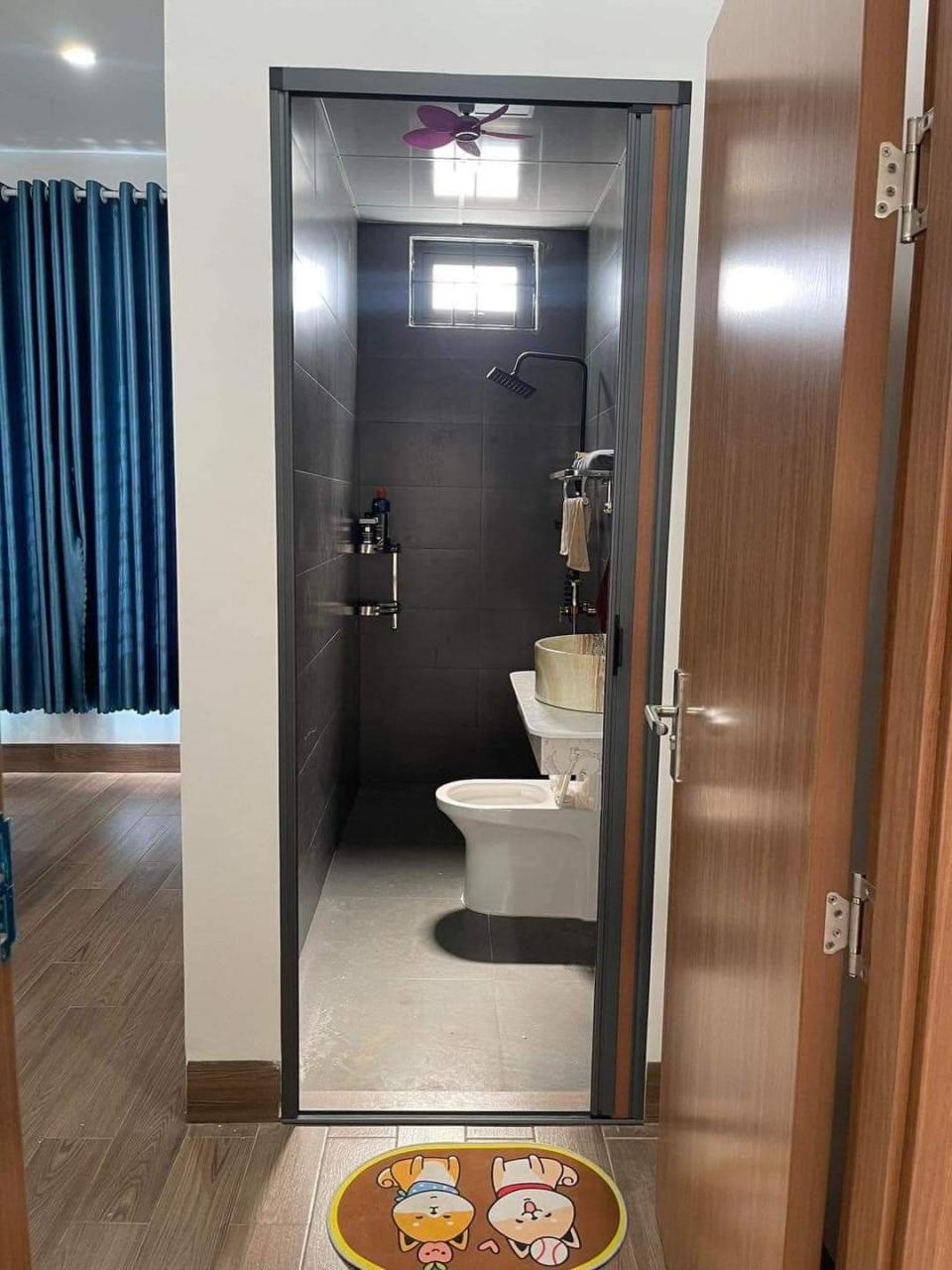 Vách ngăn nhà vệ sinh xếp gọn Vách ngăn nhà vệ sinh xếp gọn