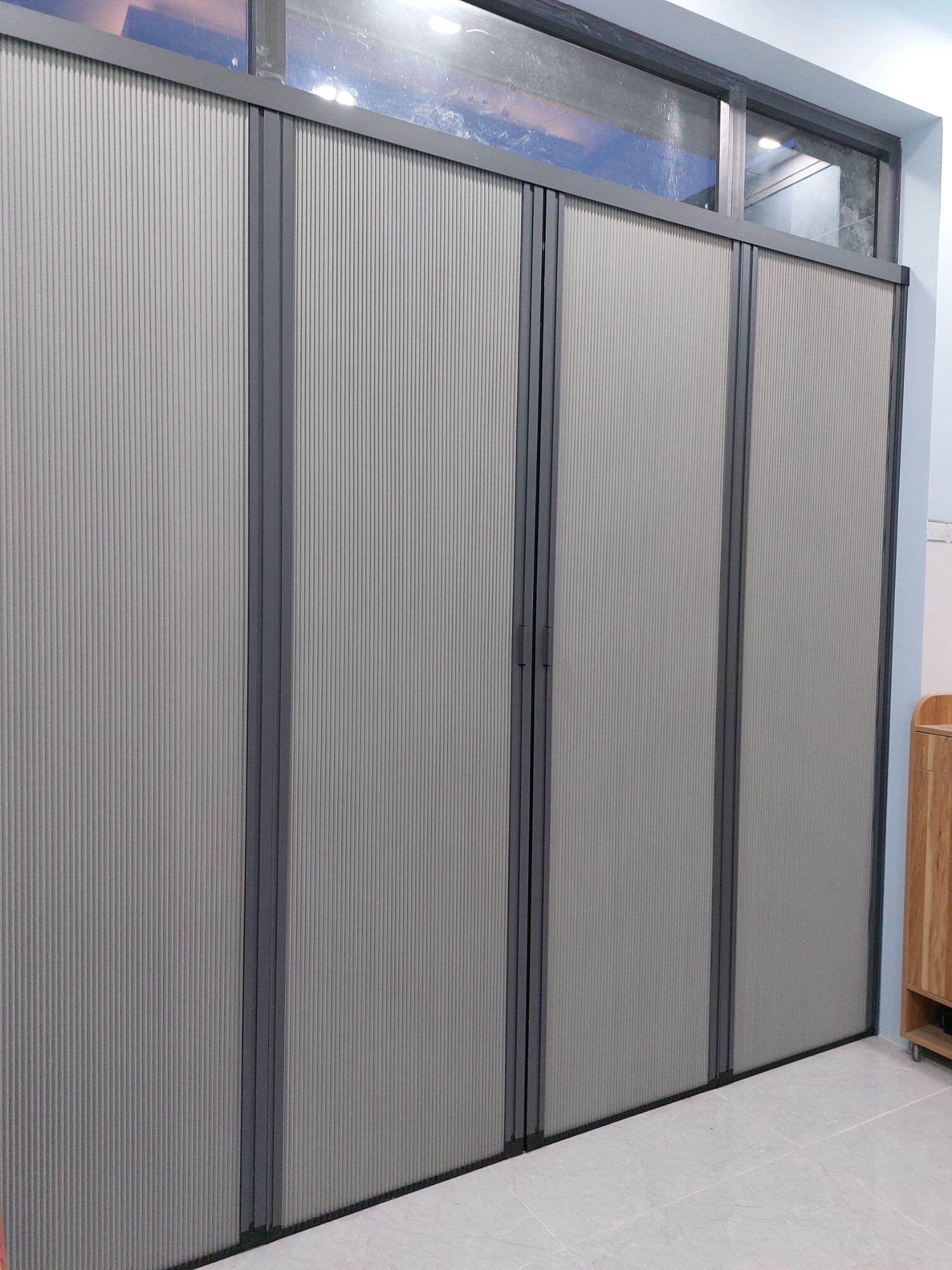 Vách ngăn rèm tổ ong hệ xếp xích 1 Vách ngăn rèm tổ ong hệ xếp xích 1