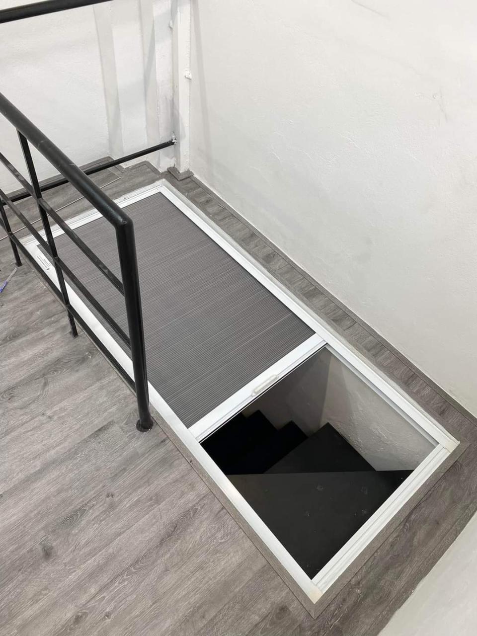 Vách ngăn tổ ong cầu thang dạng xếp Vách ngăn tổ ong cầu thang dạng xếp