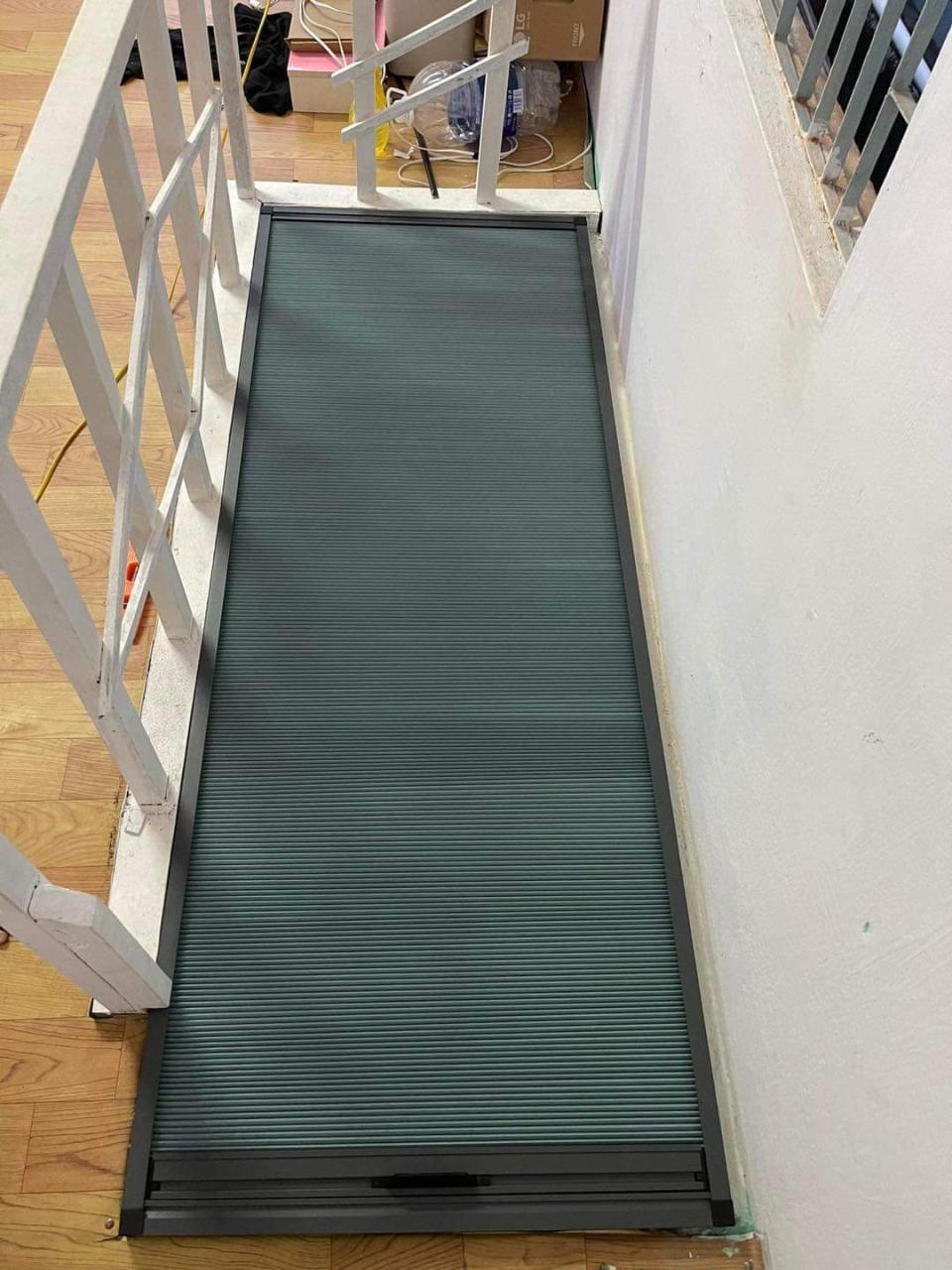 Vách ngăn tổ ong cầu thang dạng xếp Vách ngăn tổ ong cầu thang dạng xếp